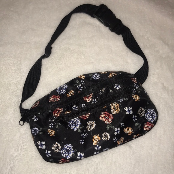 ❄️2 FOR $20❄️ Garage Flower Fanny Pack - Picture 1 of 2